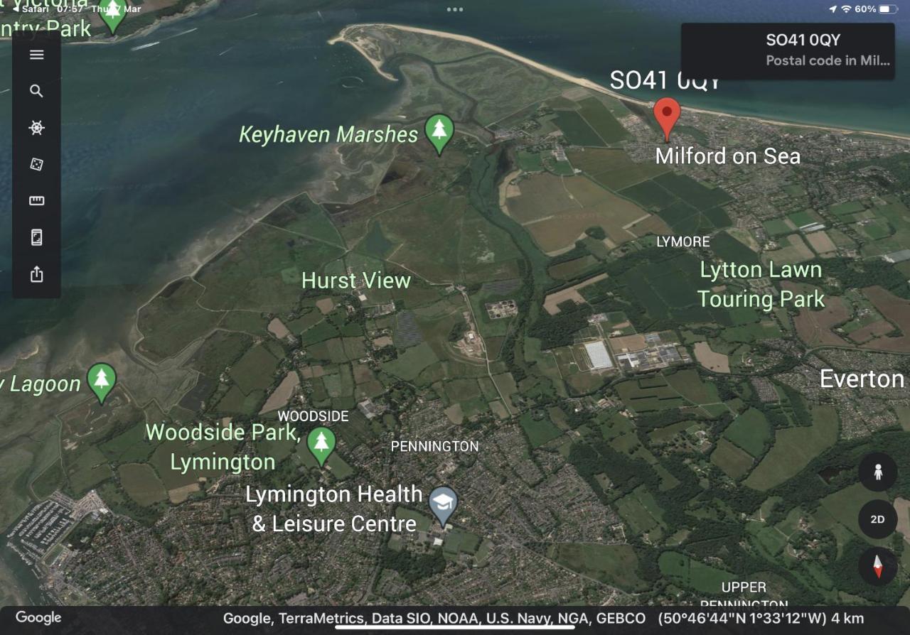 The Hideaway - Luxury Self Catering Coastal Apartment With Private Entrance & Key Box Entry Just A Few Minutes Walk To The Beach, Solent Way Walk, Shops And Many Eateries & Bars - Free Off Road Parking,Full Kitchen, Lounge,Bedroom , Bathroom & Wi-Fi Lymington Eksteriør billede